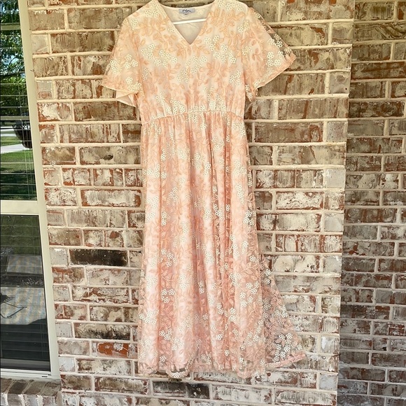 Polagram Elegant Peachy Pink Floral Dress - Picture 1 of 11